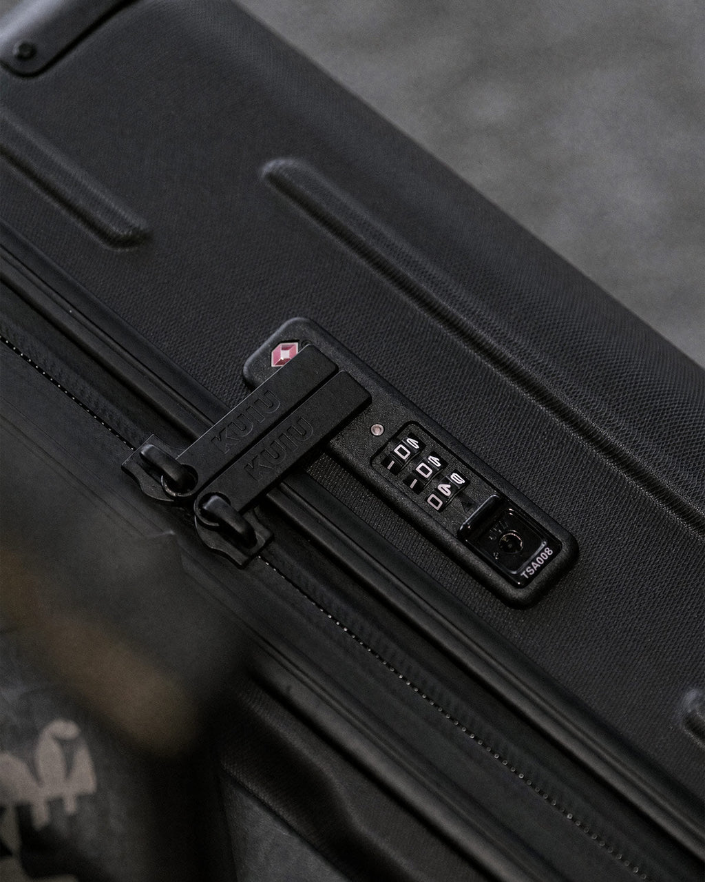 Hardline Spinner Carry-On | Black